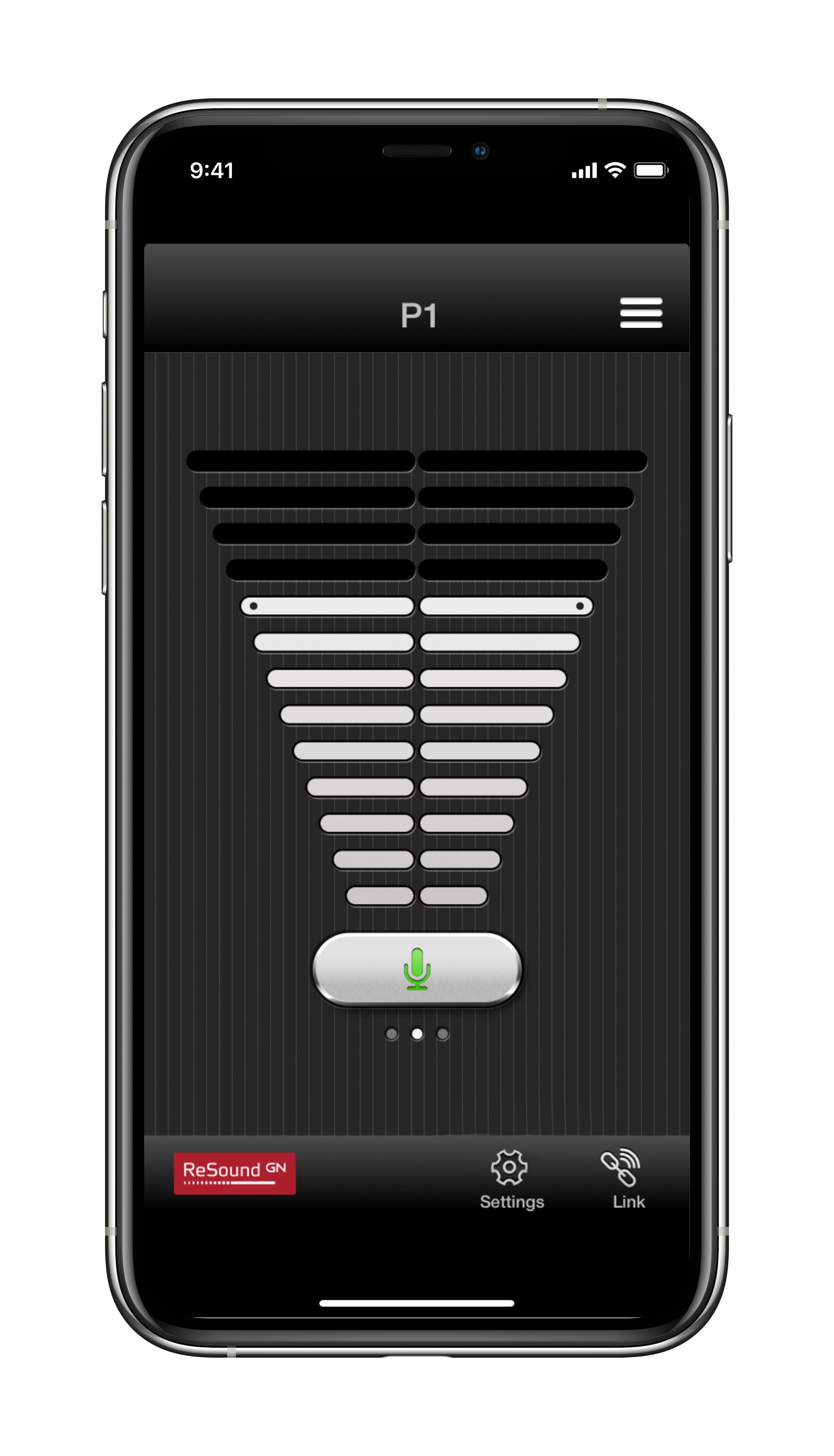 Mulher usando o aplicativo de controle ReSound.