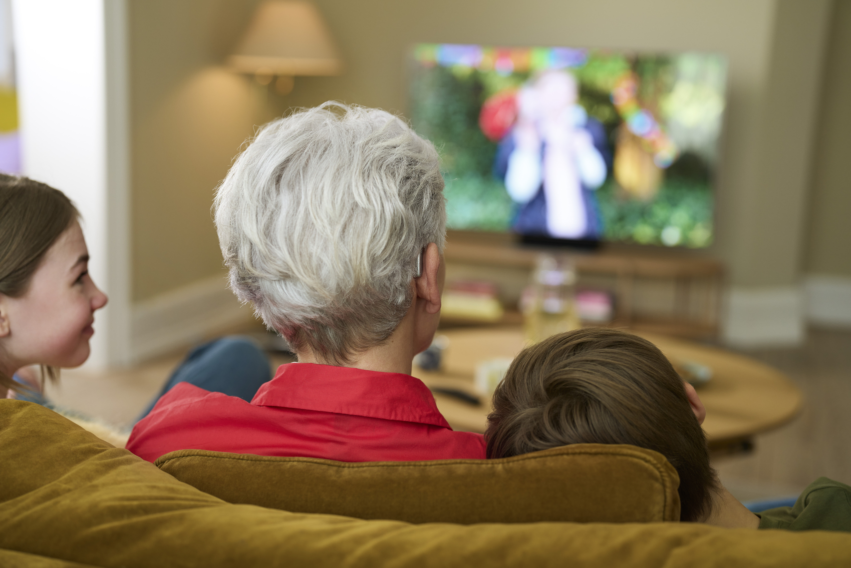 ReSound Nexia: family watching TV