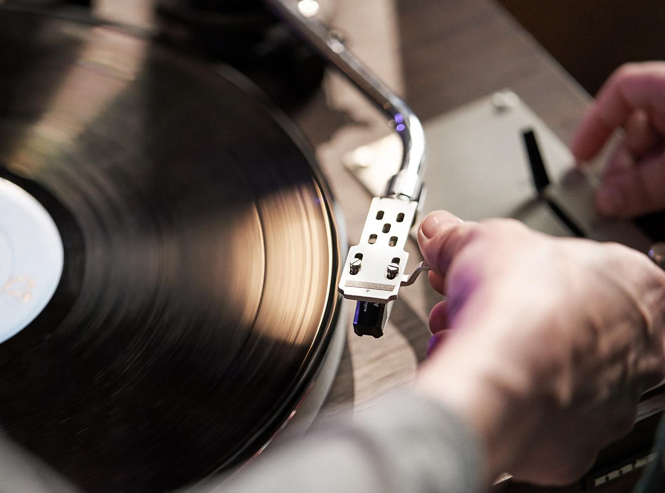 Woman wearing LiNX Quattro hearing aids streaming comfortable, crisp and distortion-free sounds.