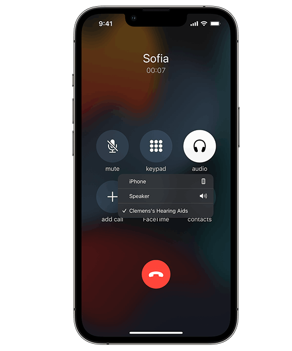 iPhone som visar ett samtal som streamas till användarens hörapparater